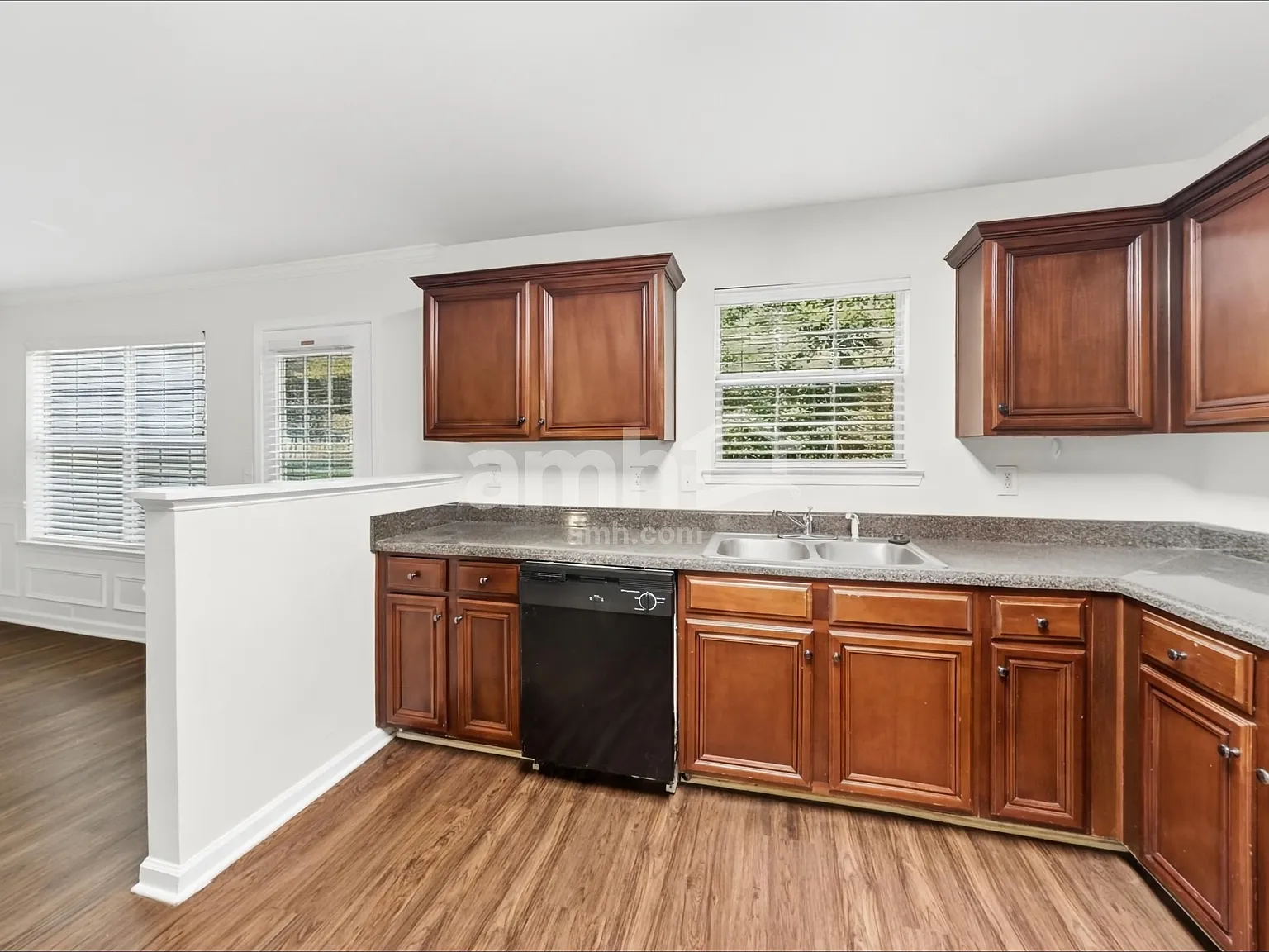 4 bed, 2.5 bath, 1900 sqft, $2,105 — Photo 4