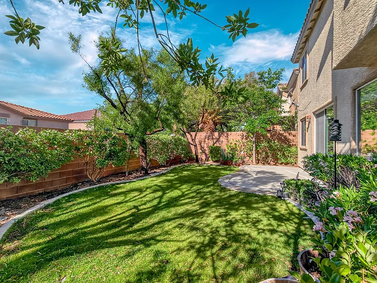 11757 Del Sur Ave — Photo 35