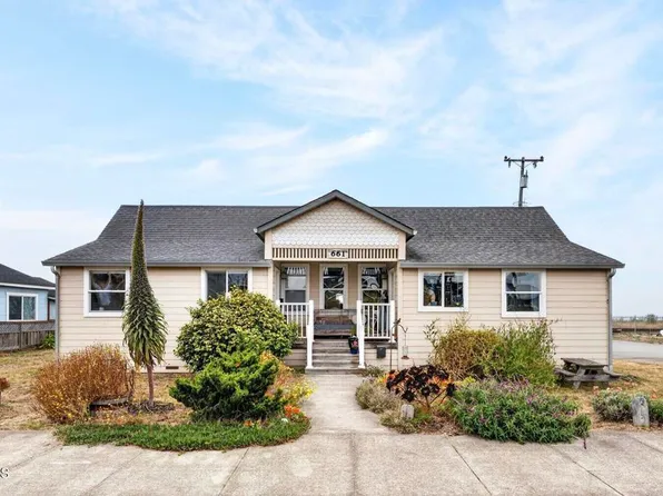 661 West St, Fort Bragg, CA 95437