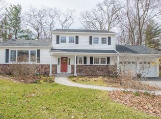 16 Taylor Dr, West Caldwell, NJ 07006