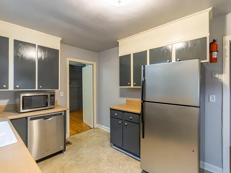 910 Preston Dr — Photo 4
