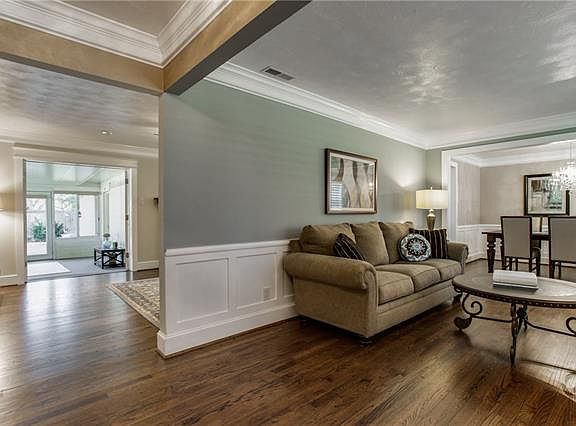 3rd image of 803 Clearwater Dr