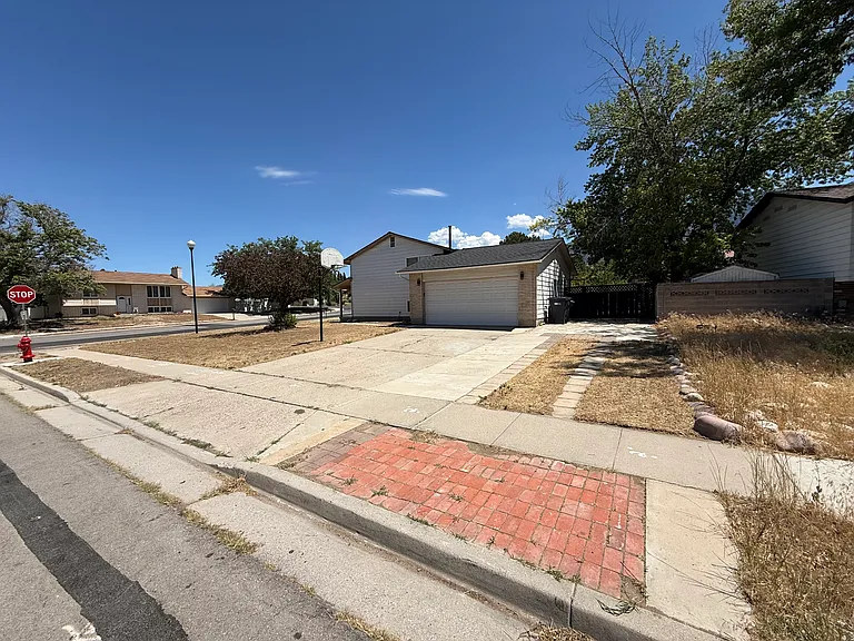 992 E Sunburn Ln — Photo 15