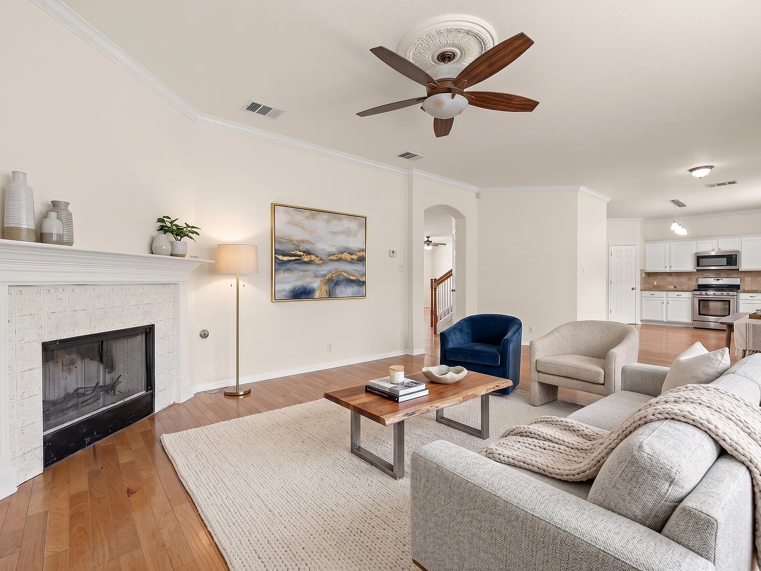 4 bed, 2.5 bath, 2670 sqft, $2,550 — Photo 3