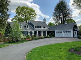3 Brook Hollow Dr, Gladstone, NJ 07934