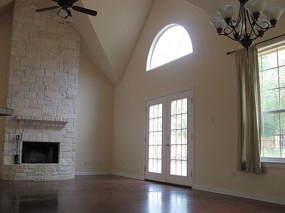 3rd image of 46 Whistling Wind Ln