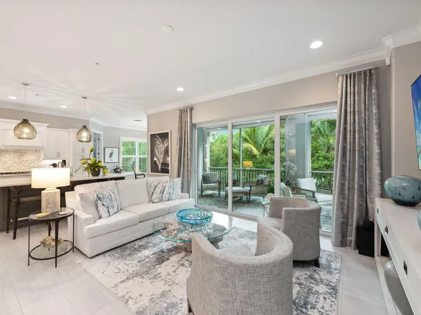 8037 Signature Club Cir #201, Naples, FL 34113