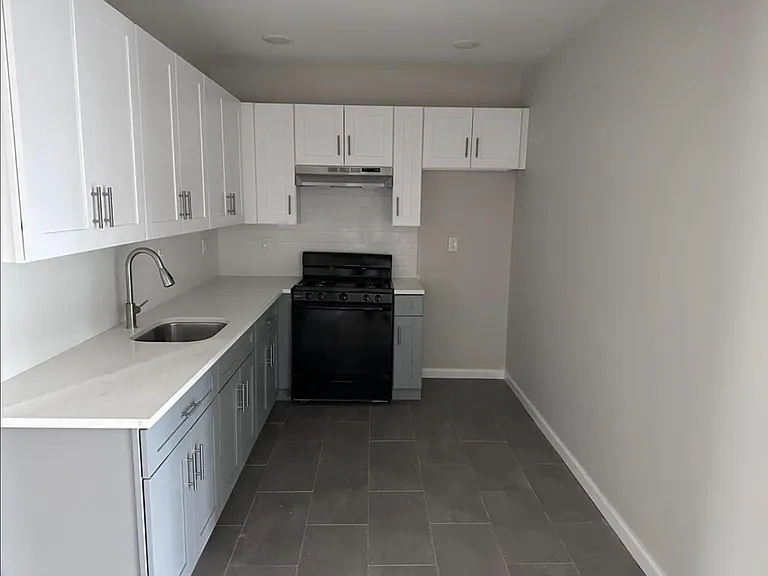 946 18th Ave #5D — Photo 1