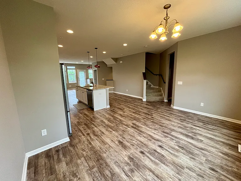 5176 Hampton St NE — Photo 6