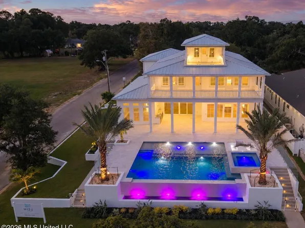1936 Beach Dr, Gulfport, MS 39507