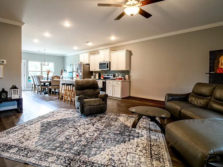 628 Bella Ct — Photo 29