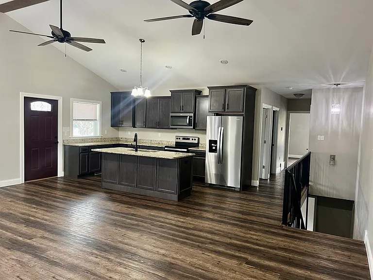 2021 Fornfelt St — Photo 3