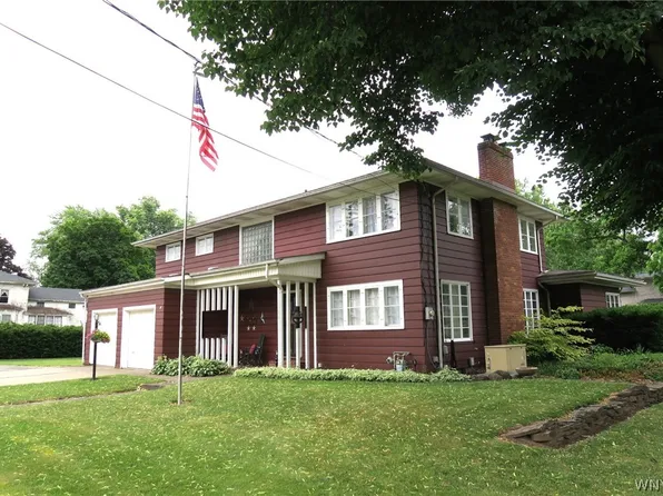 156 Maple Ave, Lyndonville, NY 14098