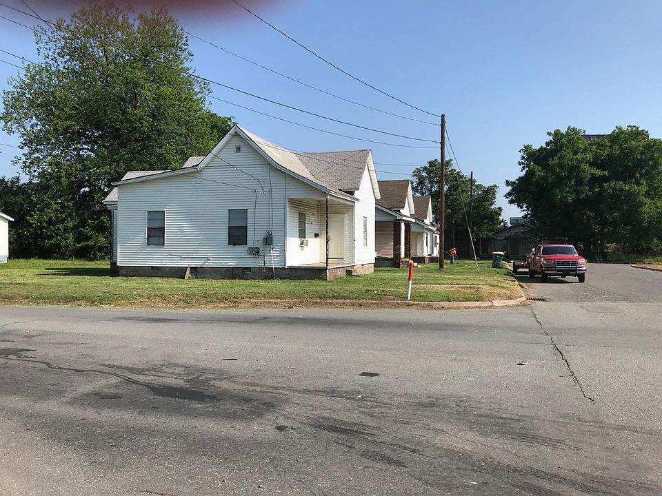 2nd image of 901 N Cypress St