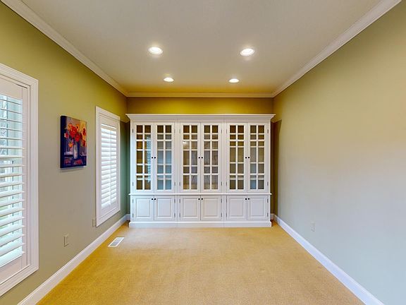 4th image of 220 Pebble Creek Dr