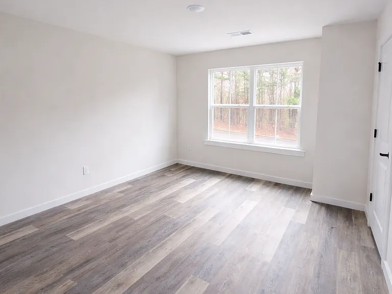 887 W 25th St — Photo 11