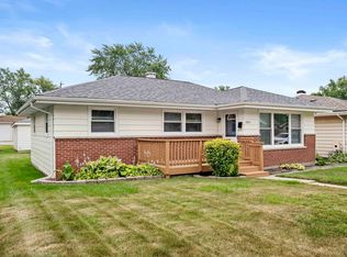 1583 Hewes St, Crete, IL 60417