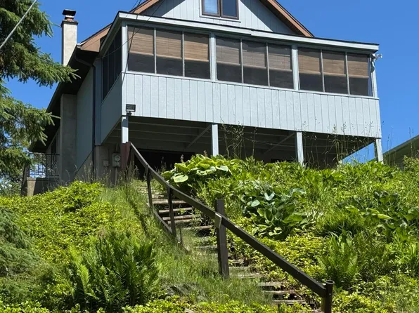 33 Lake Front Ln, Scott Township, PA 18433