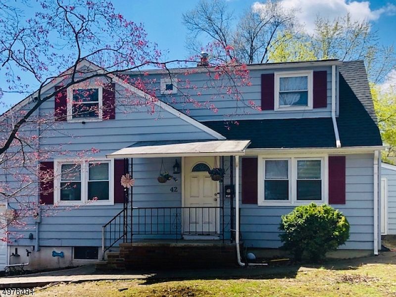 1st image of 42 Mayfair Dr
