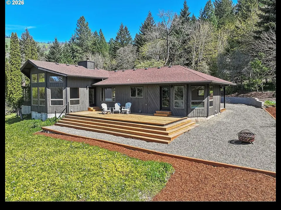 201 NW Country Place Dr