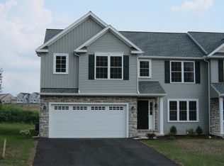 5234 Oak Leaf Dr, Mount Joy, PA 17552
