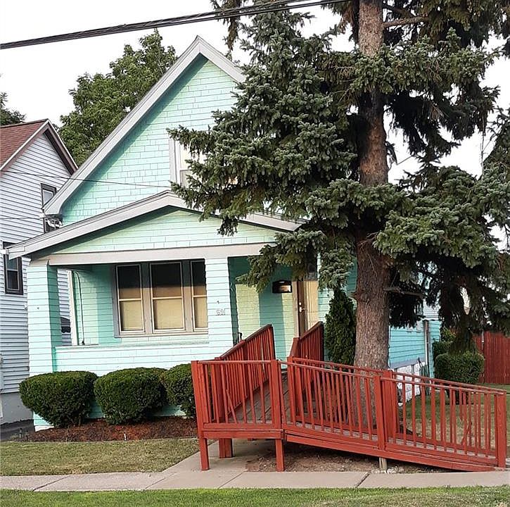 1st image of 69 Manhattan Ave