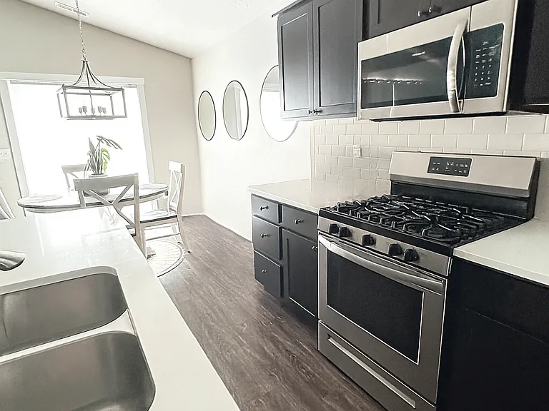 327 N Bursera Ave — Photo 3