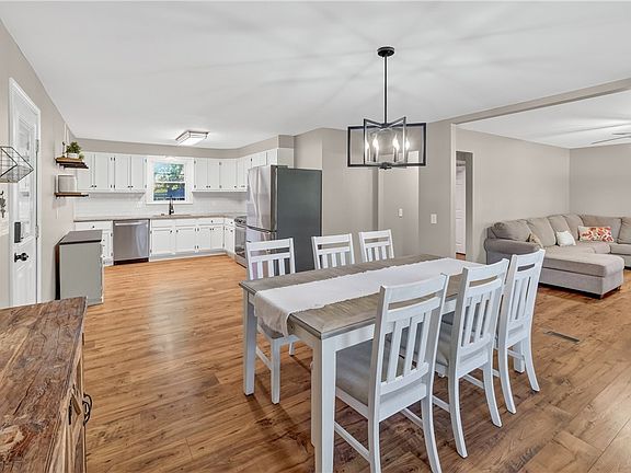 5th image of 207 Ridgecrest Way