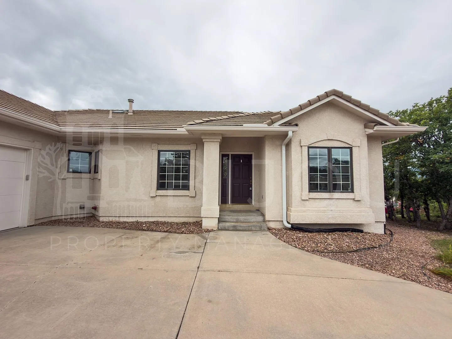 Beautiful 5-Bedroom Home with Stunning Views in Gleneagle — Photo 2