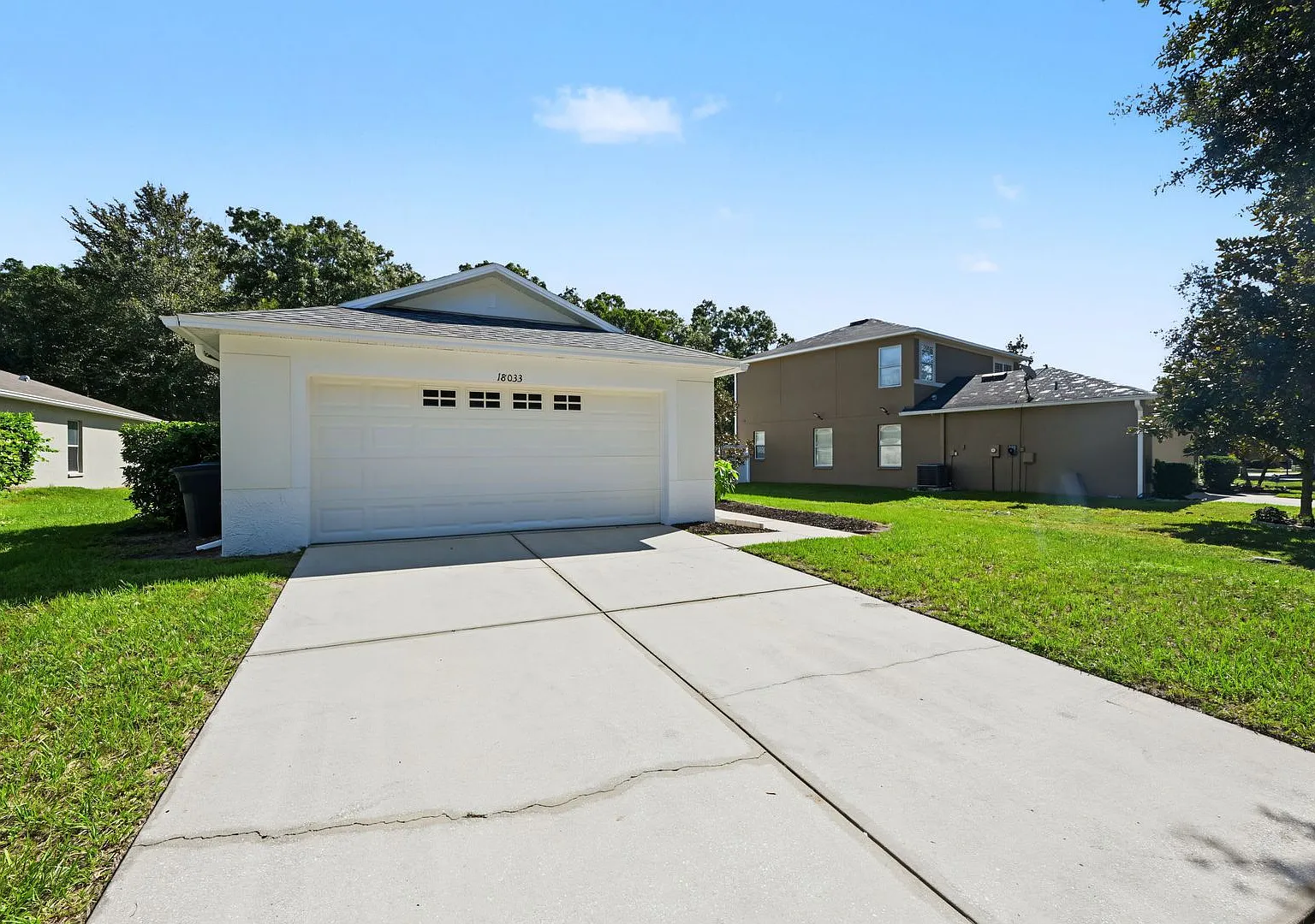 Beautiful Land O Lakes Home — Photo 4