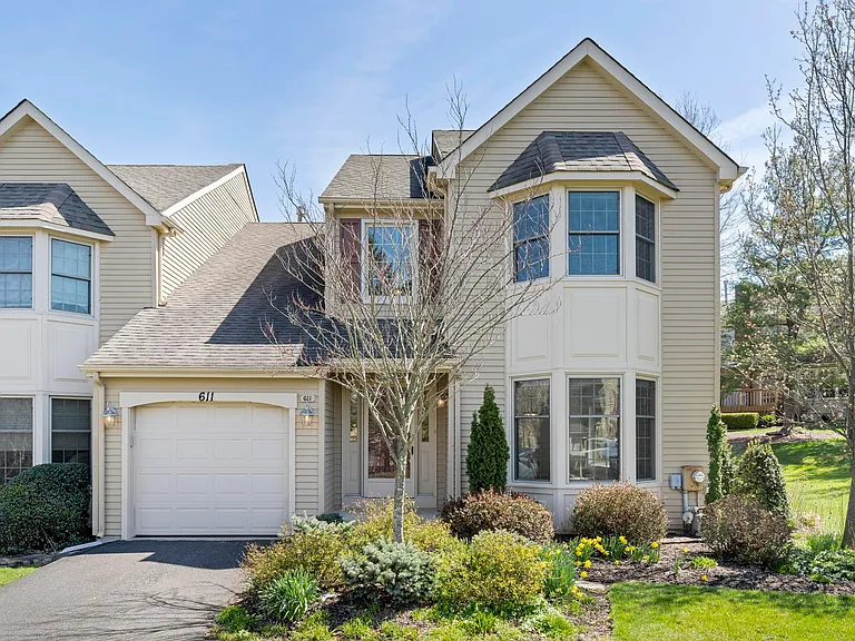 611 Chatham Ct — Photo 1