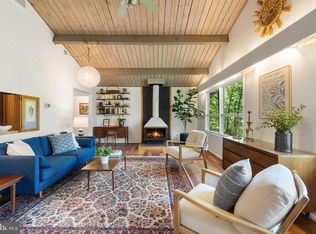 384 Old Ferry Ln, Bluemont, VA 20135