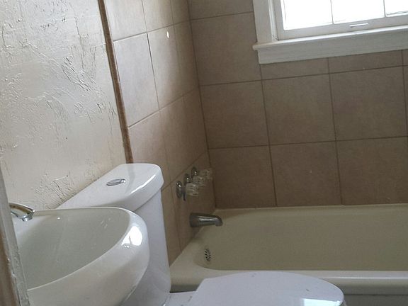 3rd image of 4525 SE 19th St