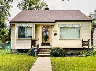 19016 Woodside St, Harper Woods, MI 48225