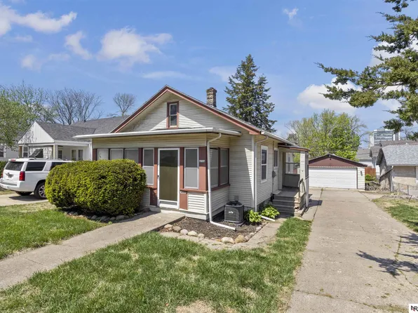 4504 Mayberry St, Omaha, NE 68106