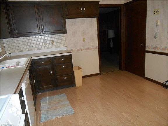 5th image of 150 Walnut Dr