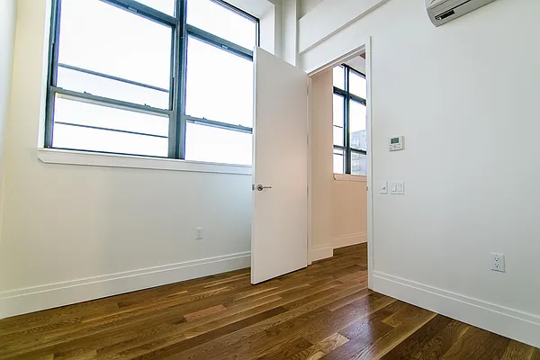 Rented by Nooklyn NYC LLC | media 102
