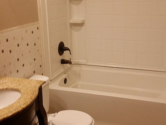 2nd image of 2450 Edgewood Dr