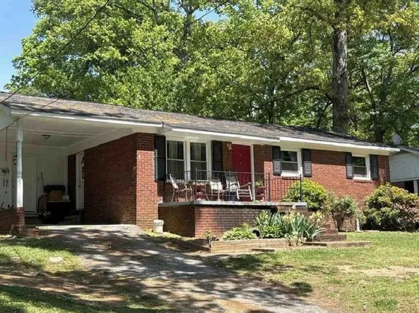 104 Oak Dr, Greenville, SC 29611