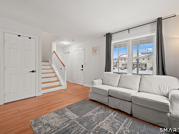 4th image of 95 Hampton Street