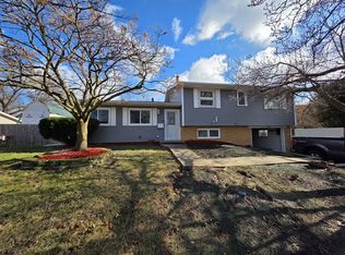 1519 Parklane Dr, Bettendorf, IA 52722