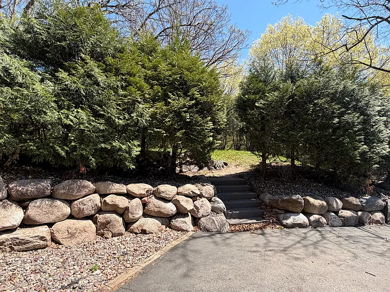 16480 Kingswood Dr — Photo 31
