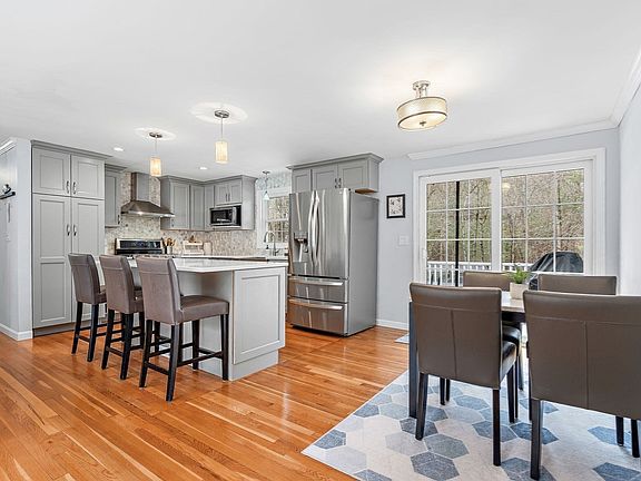 3rd image of 7 Pecos Cir