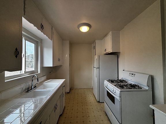 4th image of 6779 Obispo Ave
