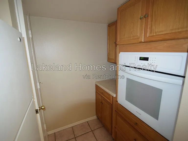 1204 Honeytree Ln W — Photo 36