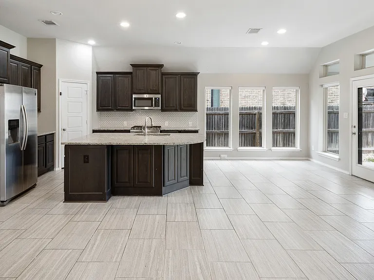 2434 Valencia Crst — Photo 13