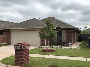 10704 SW 30th St, Yukon, OK 73099