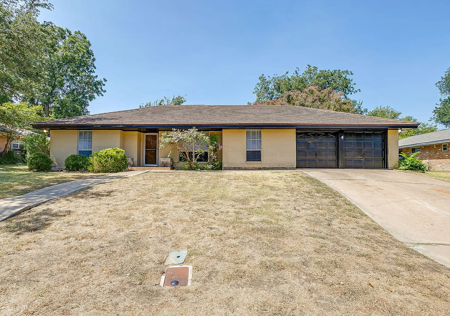 Spacious 4 Bed, 2 Bath Home Ready for New Tenants- Wedgwood- 76133 — Photo 1