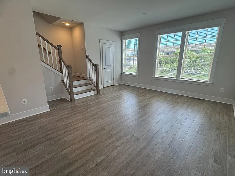 213 Pomegranate Ln — Photo 9
