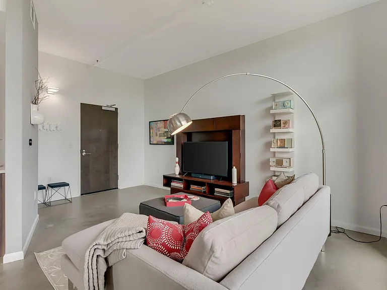 2115 Yeaman Pl #302 — Photo 7